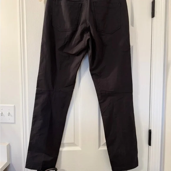 Arc'teryx Men's Black Pants — Size 30 Waist - Picture 7 of 11